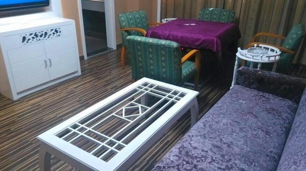 New Zhongxun Business Hotel Yueyang Extérieur photo