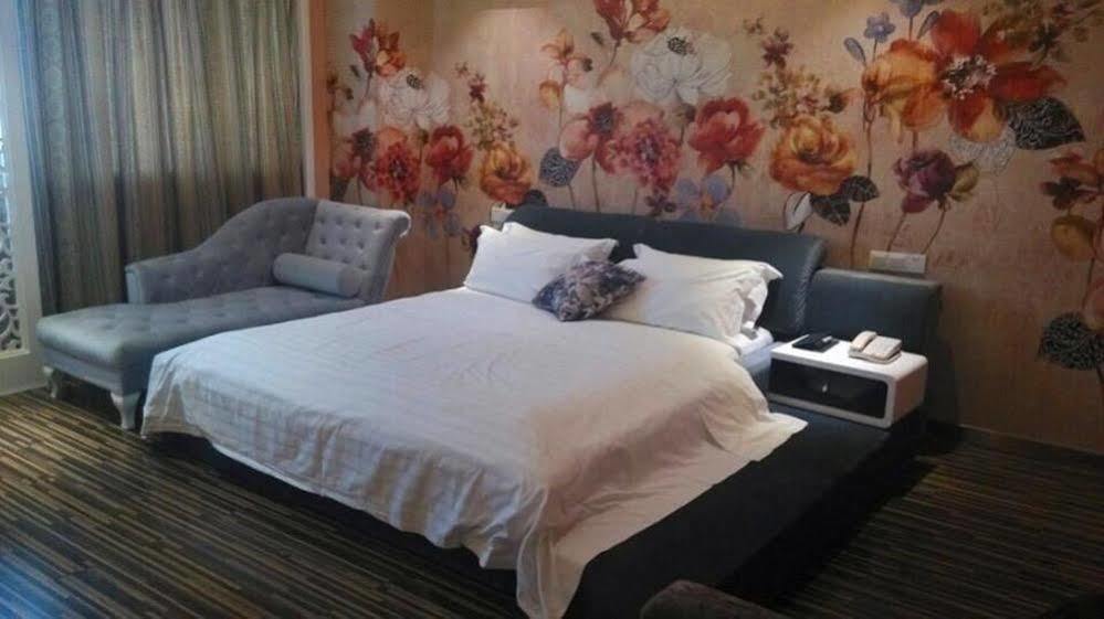 New Zhongxun Business Hotel Yueyang Extérieur photo